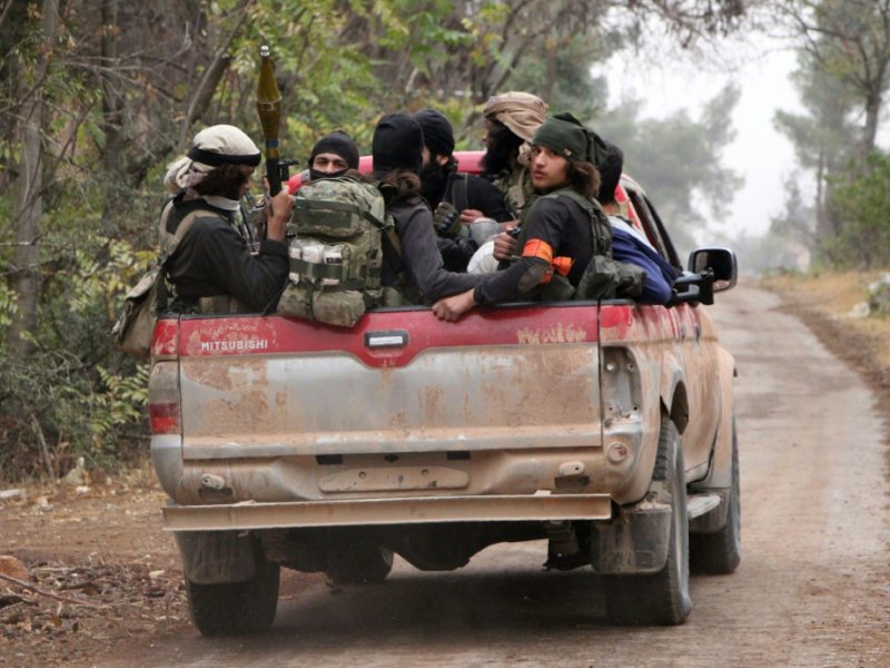 Des rebelles du groupe Jaish al-Fatah le 28 octobre 2016 à l'ouest d'Alep - Omar haj kadour [AFP]