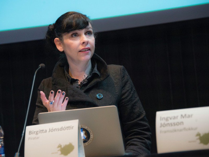 Birgitta Jonsdottir du parti Pirate participe à un débat à Reykjavik, en Islande, le 24 octobre 2016 - Halldor KOLBEINS [AFP]