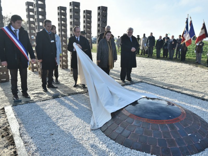 François Hollande lors de l'hommage aux Tziganes internés sous Vichy, le 29 octobre 2016 à Montreuil-Bellay - JEAN-SEBASTIEN EVRARD [AFP]