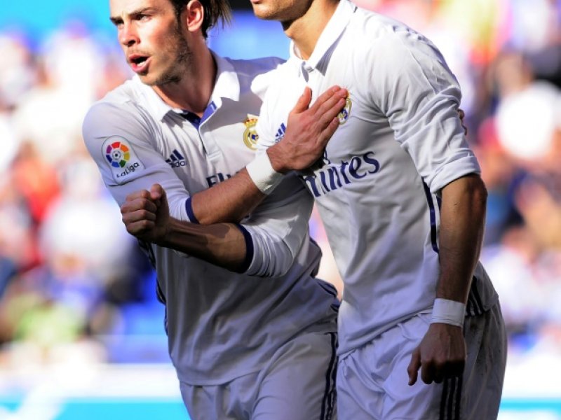 Gareth Bale avec Cristiano Ronaldo, le 29 octobre 2016 lors du match Deportivo Alavés - Real Madrid à Vitoria - ANDER GILLENEA [AFP]
