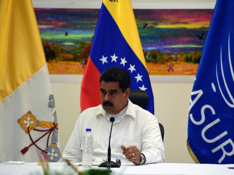 Le président vénézuelien Nicolas Maduro parle durant une rencontre avec des leaders de l'opposition le 30 octobre 2016 - RONALDO SCHEMIDT [AFP]