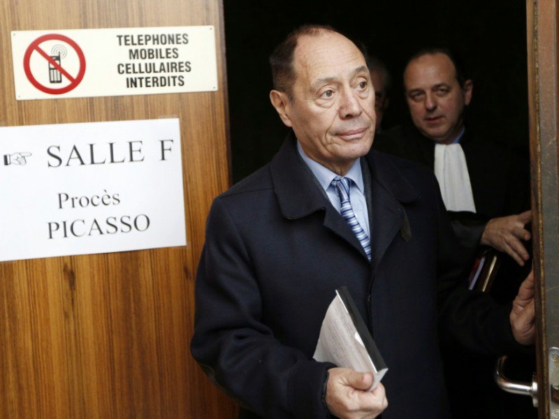 Claude Picasso à la sortie d'une audience au procès de Pierre et Danièle Le Guennec, le 10 février 2015 à Grasse - VALERY HACHE [AFP]