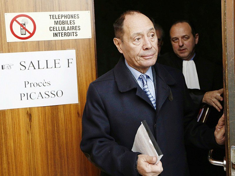 Claude Picasso à la sortie d'une audience au procès de Pierre et Danièle Le Guennec, le 10 février 2015 à Grasse - VALERY HACHE [AFP]