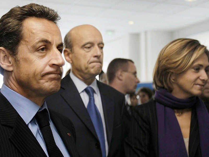 -Nicolas Sarkozy, Alain Juppé et Valérie Pecresse le 14 octobre 2010 à Le Barp - REGIS DUVIGNAU [POOL/AFP/Archives]