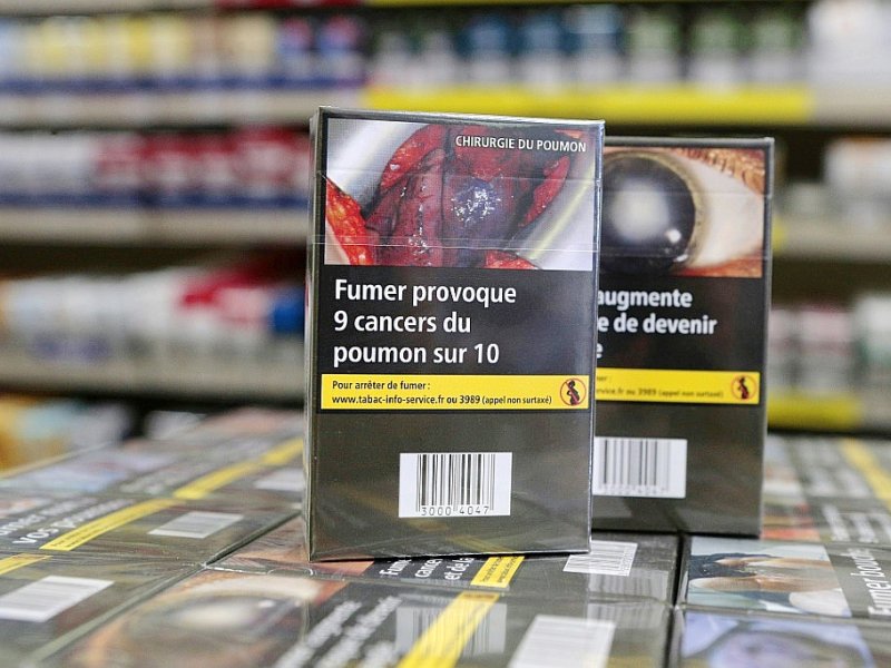 Même lourdement taxé, le tabac coûte bien plus cher à la société qu'il ne rapporte - PASCAL POCHARD-CASABIANCA [AFP/Archives]