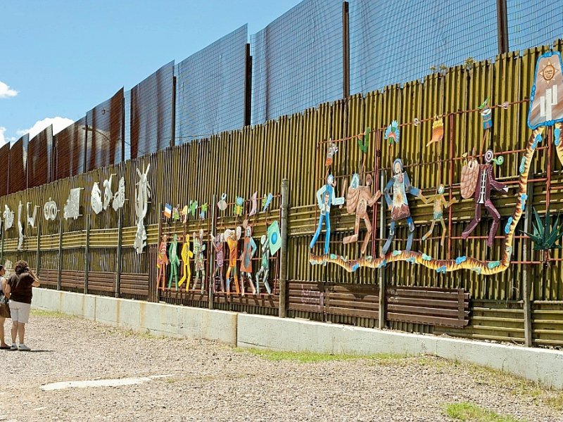 La barrière érigée à la frontière séparant les Etats-Unis du Mexique à Nogales le 30 juillet 2010 - ALFREDO ESTRELLA [AFP/Archives]