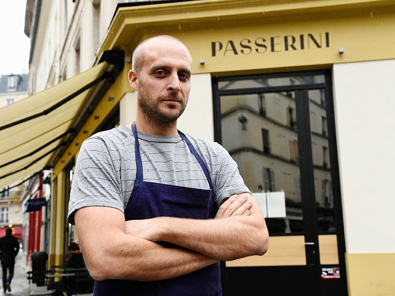 L'Italien Giovanni Passerini, à la tête du restaurant parisien portant son nom, le 4 novembre 2016 à Paris - BERTRAND GUAY [AFP]
