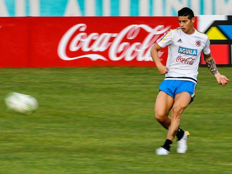 Le Colombien James Rodriguez, le 8 novembre 2016 à Barranquilla lors d'une séance d'entraînement à la veille du match face au Chili - Luis ACOSTA [AFP]