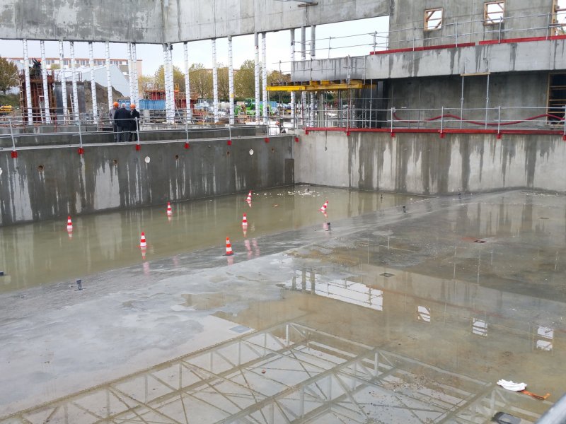 Coût du centre aquatique de Granville (Manche) : 18 millions d'euros. - Thierry Valoi