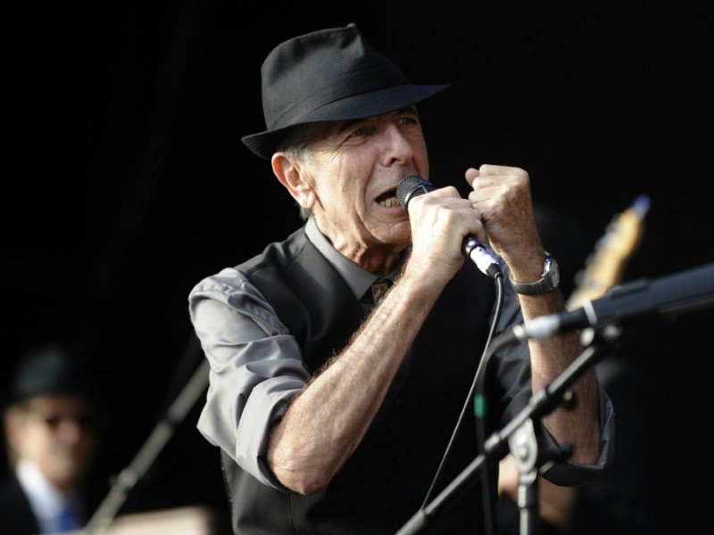 Le chanteur et poète Leonard Cohen chante le 20 juillet 2008 au Festival de Benicassim (Espagne) - Diego TUSON [AFP/Archives]