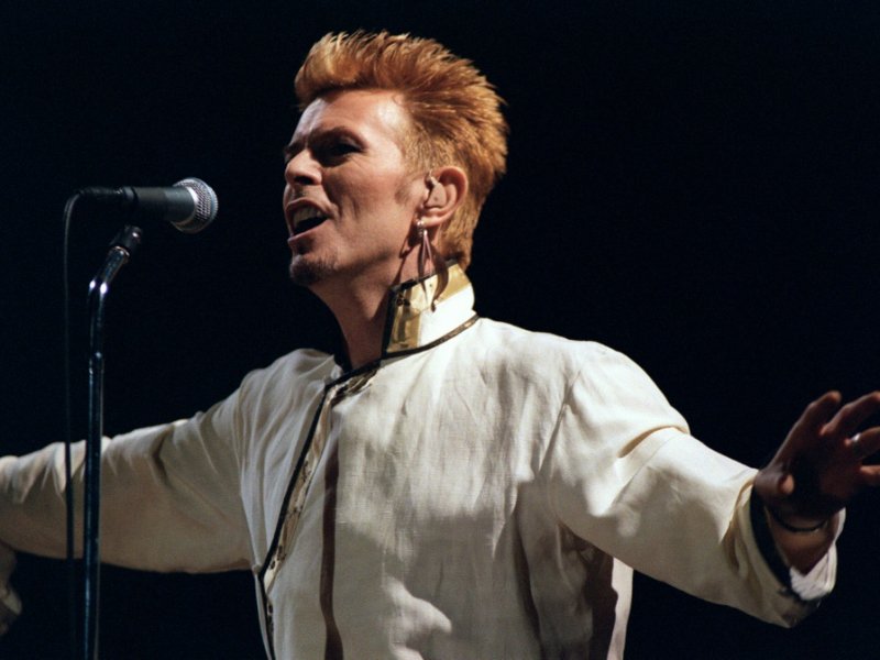 David Bowie sur scène au Parc des Princes, le 14 juin 1997 - JACK GUEZ [AFP/Archives]