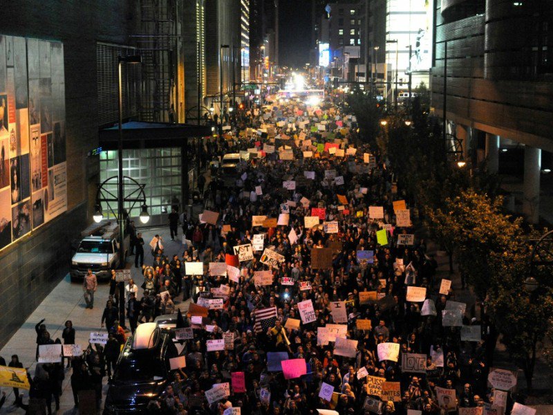 Manifestation contre le président élu Donald Trump dans les rues de Denver, le 10 novembre 2016 - Jason Connolly [AFP]