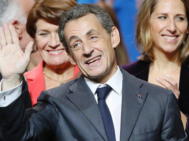 Nicolas Sarkozy, photographié lors d'un rassemeblement à Nice, perd cinq points dans les sondages - VALERY HACHE [AFP/Archives]
