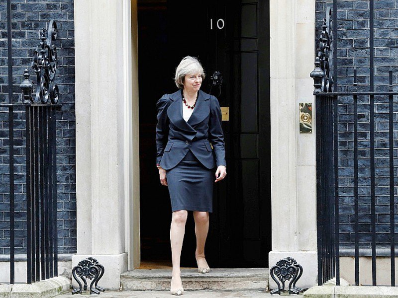 La Première ministre britannique Theresa May devant le 10 Downing Street, le 22 novembre 2016 à Londres - Adrian DENNIS [AFP]