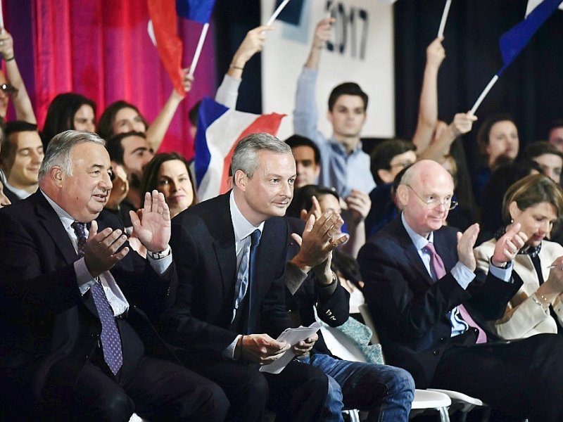 Gérard Larcher, Bruno Le Maire et Patrick Stefanini lors du meeting de Francois Fillon le 25 novembre 2016 à Paris - PHILIPPE LOPEZ [AFP]