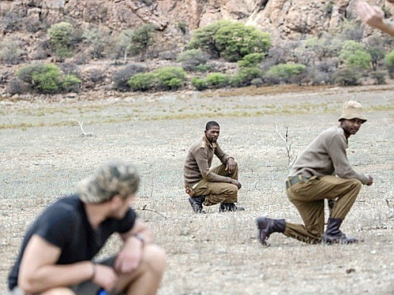 Une équipe de rangers et d'anciens militaires lors d'une opération de lutte contre le braconnage le 10 novembre 2016 dans la réserve de Kuduland à Musina en Afrique du Sud - MUJAHID SAFODIEN [AFP]