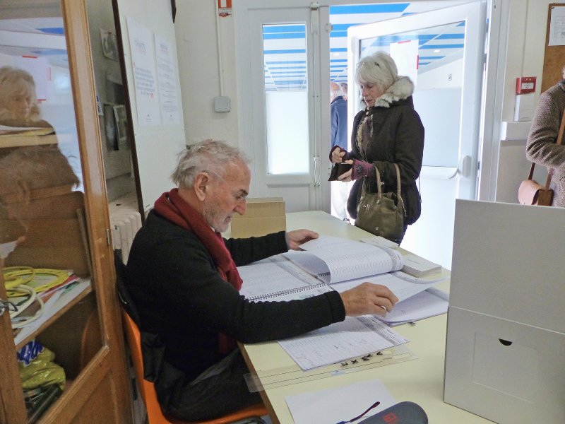 Au bureau de vote de la rue Bosnières.
