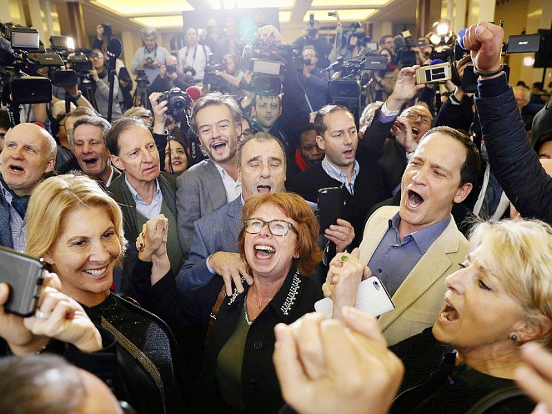 Les partisans François Fillon lors de l'annonce des résulats du 2e tour de la primaire de la droite et du centre, le 27 novembre 2016 à son QG de campagne à Paris - Thomas SAMSON [AFP]