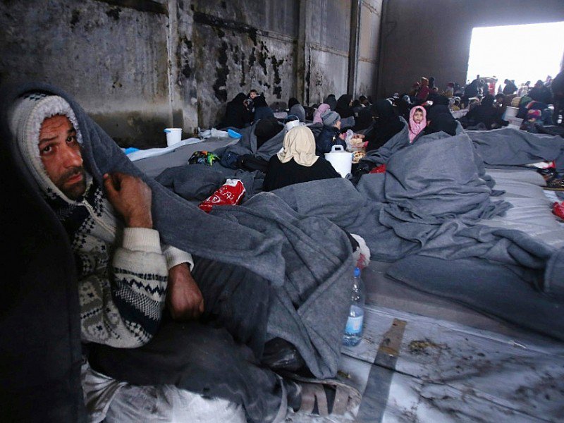 Des civils réfugiés le 30 novembre 2016 dans la banlieue à Jibrin - Youssef KARWASHAN [AFP]