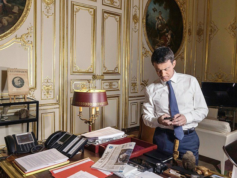 Manuel Valls dans son bureau de Matignon le 24 novembre 2016 à Paris - JOEL SAGET [AFP/Archives]