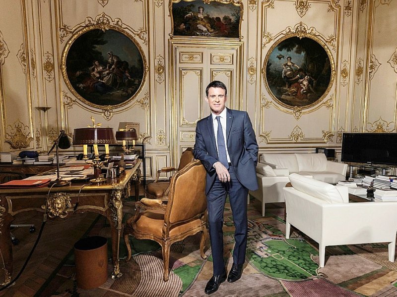 Manuel Valls lors d'une séance de pose pour l'AFP dans ses bureaux de l'Hôtel de Matignon le 24 novembre 2016 - JOEL SAGET [AFP/Archives]