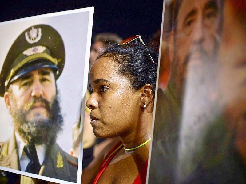 Des dizaines de milliers de Cubains ont rendu un ultime hommage à Fidel Castro, le 3 décembre 2016 à Santiago de Cuba - RONALDO SCHEMIDT [AFP]