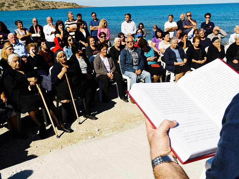 Des maronites participent à une messe dans le village de Kormakitis, dans le nord de Chypre, le 3 novembre 2016 - Iakovos Hatzistavrou [AFP]
