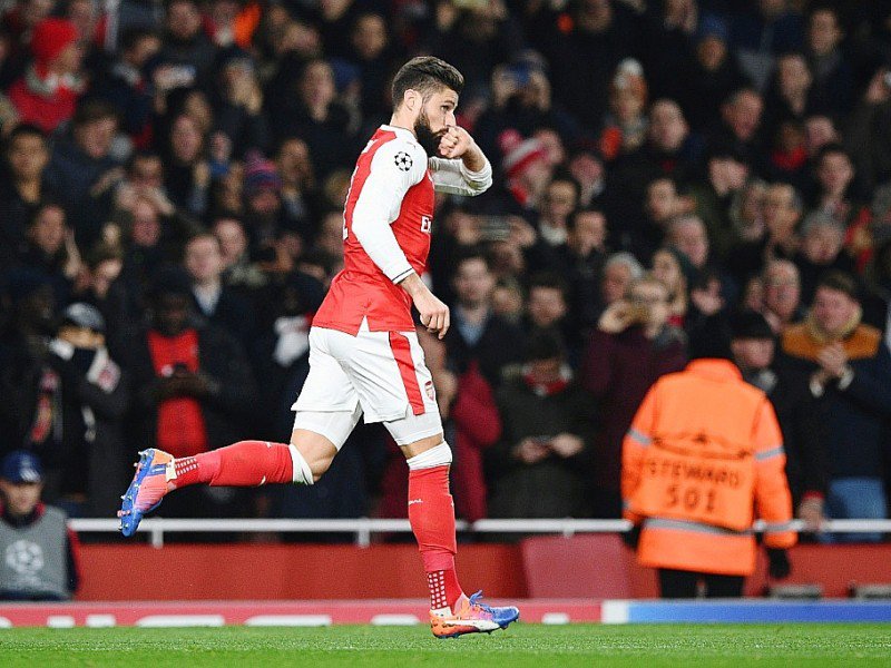 L'attaquant français Olivier Giroud après avoir transformé un penalty pour Arsenal face au PSG à Londres, le 23 novembre 2016 - Justin TALLIS [AFP/Archives]