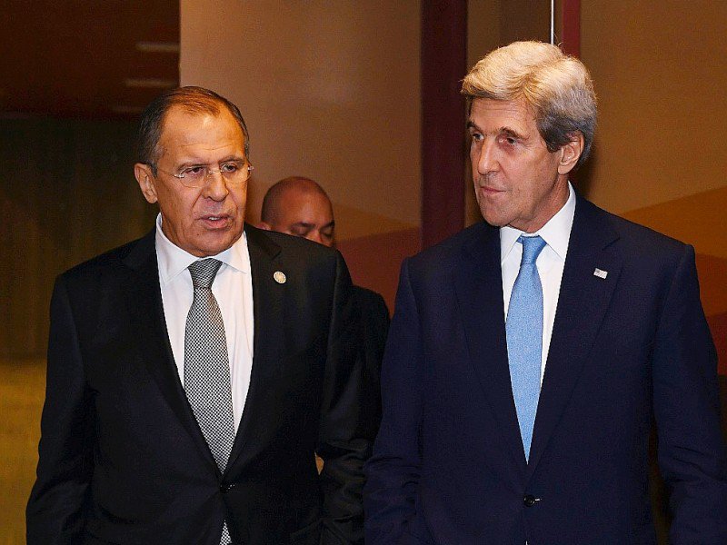 Les ministres russe, Sergueï Lavro, et américain, John Kerry le 17 novembre 2016 à Lima - Mark RALSTON [AFP/Archives]