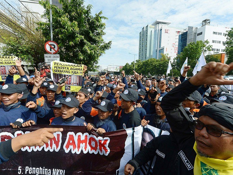 Des milliers de musulmans manifestant le 13 décembre 2016 à Jakarta réclamant l'incarcération du gouverneur - Adek BERRY [AFP]