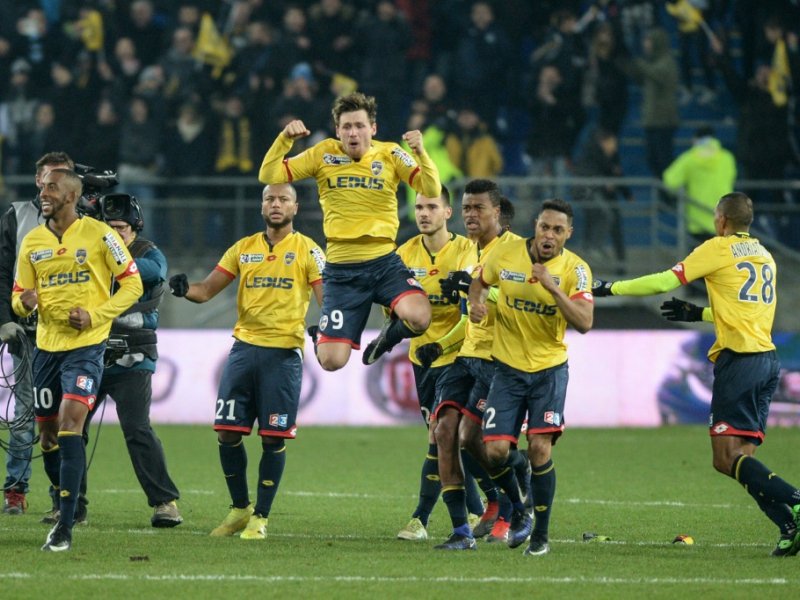 La joie des Sochaliens après leur victoire contre l'OM en Coupe de la Ligue, le 13 décembre 2016 au stade Bonal - SEBASTIEN BOZON [AFP]