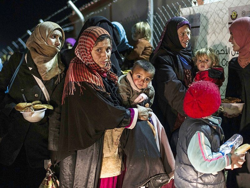 Femmes et enfants irakiens le 16 décembre 2016 dans le camp de déplacés de Hasancham - JM Lopez [AFP]