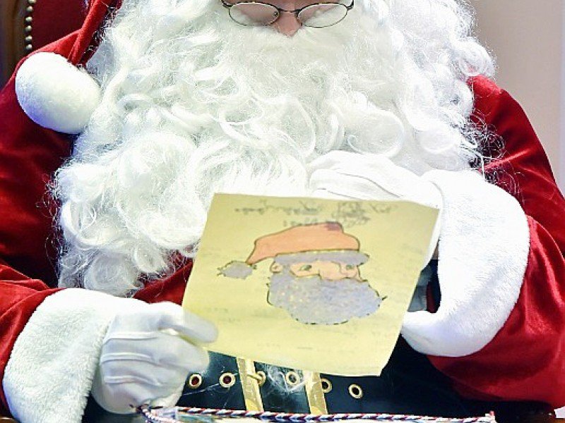 Depuis 1962, le Père Noël ouvre son secrétariat à Libourne, seul centre postal qui reçoit les courriers non-remis - GEORGES GOBET [AFP]