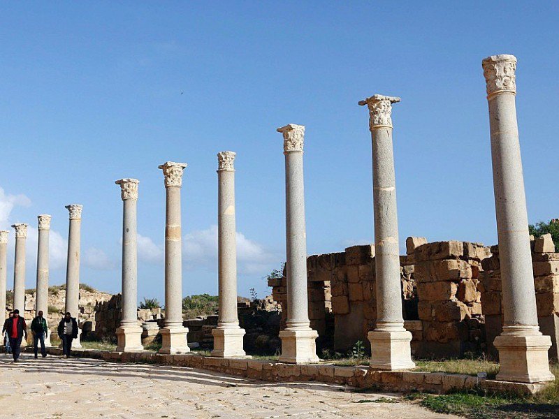 Des colonnes dans l'ancienne cité romaine de Leptis Magna, le 18 décembre 2016 - MAHMUD TURKIA [AFP]