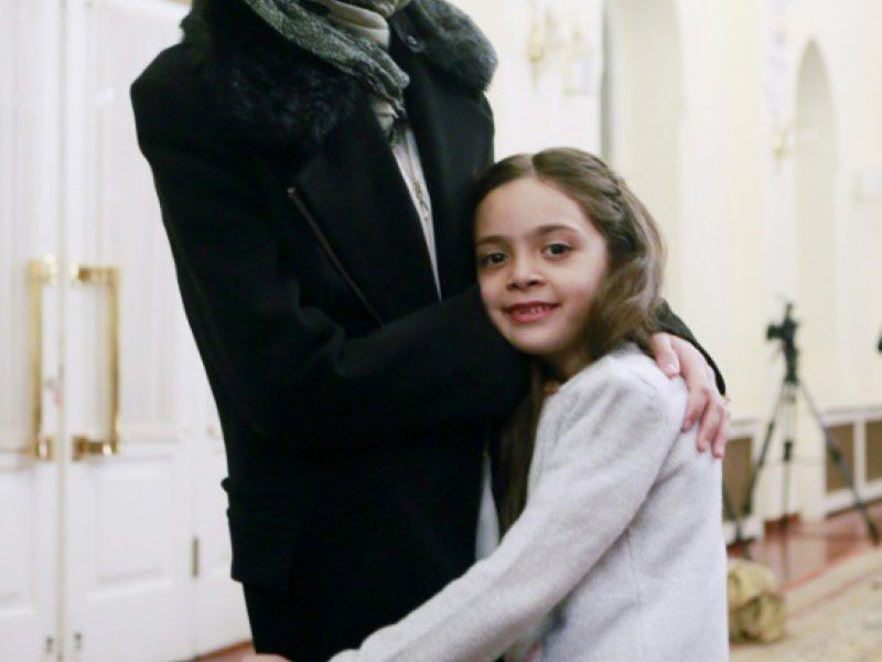La Syrienne Bana al-Abed (d) et sa mère Fatemah, le 22 décembre 2016 à Ankara - ADEM ALTAN [AFP]