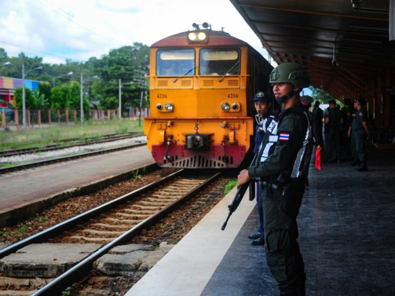 Forces de sécurité déployées le 21 novembre 2016 à la gare de Narathiwat - MADAREE TOHLALA [AFP]