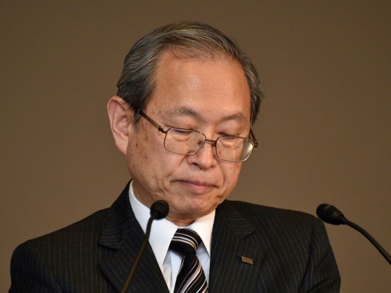 Le PDG de Toshiba, Satoshi Tsunakawa, lors d'une conférence de presse à Tokyo, le 27 décembre 2016 à Tokyo - Kazuhiro NOGI [AFP]