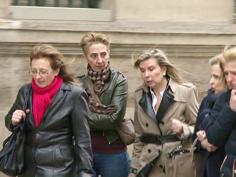 Capture d'écran d'une video d'AFPTV de Sylvie, Fabienne et Carole Carot, les filles de Jacqueline Sauvage, arrivant le 29 janvier 2016 à l'Elysée à Paris - Agnès COUDURIER-CURVEUR [AFP/Archives]