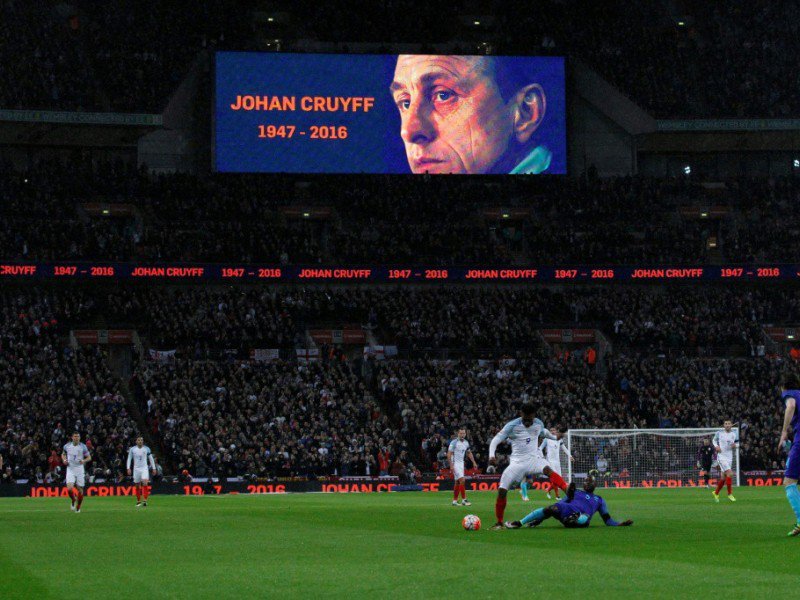 Hommage au footballeur néerlandais Johan Cruyff au Wembley Stadium de Londres pendant un match Angleterre/Pays-Bas, le 29 mars 2016 - Ian Kington [AFP/Archives]