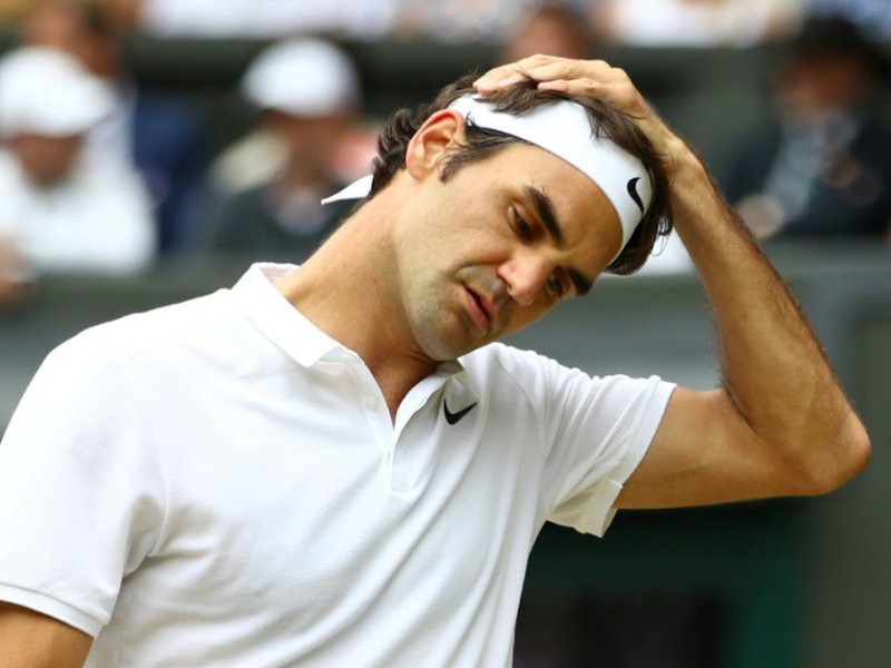 Le Suisse Roger Federer face au Canadien Milos Raonic en demi-finale à Wimbledon, le 8 juillet 2016 - LEON NEAL [AFP/Archives]