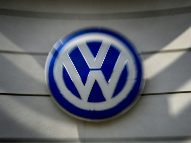 Le groupe Volkswagen (VW), dont l'image a été ternie par le scandale des moteurs diesel truqués qui a éclaté en septembre 2015, demeure le premier importateur - Mark Ralston [AFP/Archives]