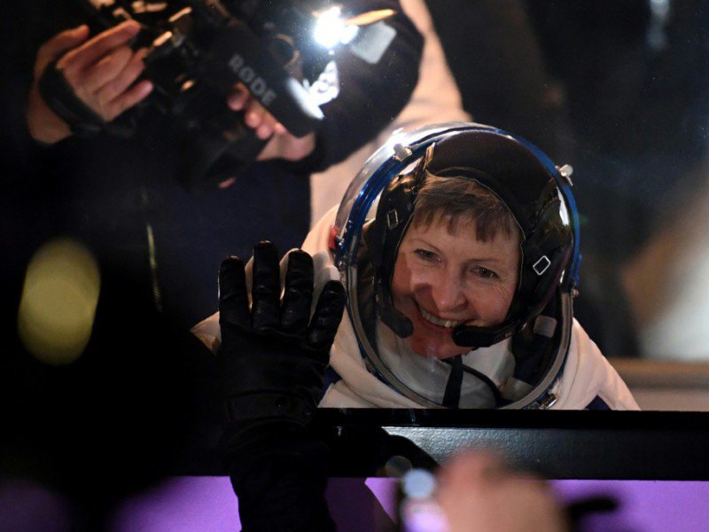 L'Américaine Peggy Whitson, 57 ans, ingénieure de vol, avant de s'envouler pour l'ISS le 17 novembre 2016 à Baïkonour - Kirill KUDRYAVTSEV [AFP/Archives]