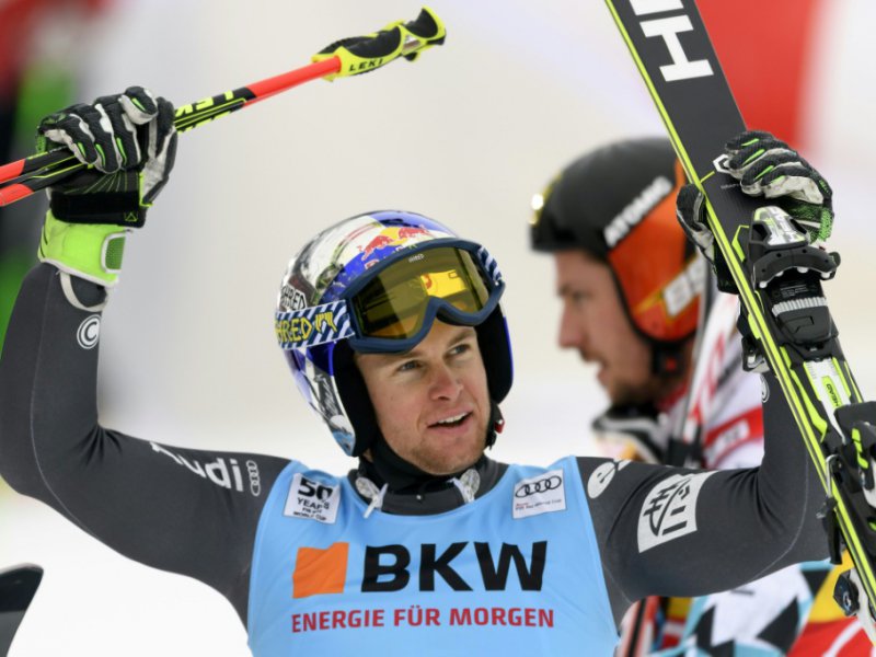 Alexis Pinturault bras levés dans l'aire d'arrivée après sa victoire en slalom géant à Adelboden (Suisse), le 7 janvier 2017 - FABRICE COFFRINI [AFP]