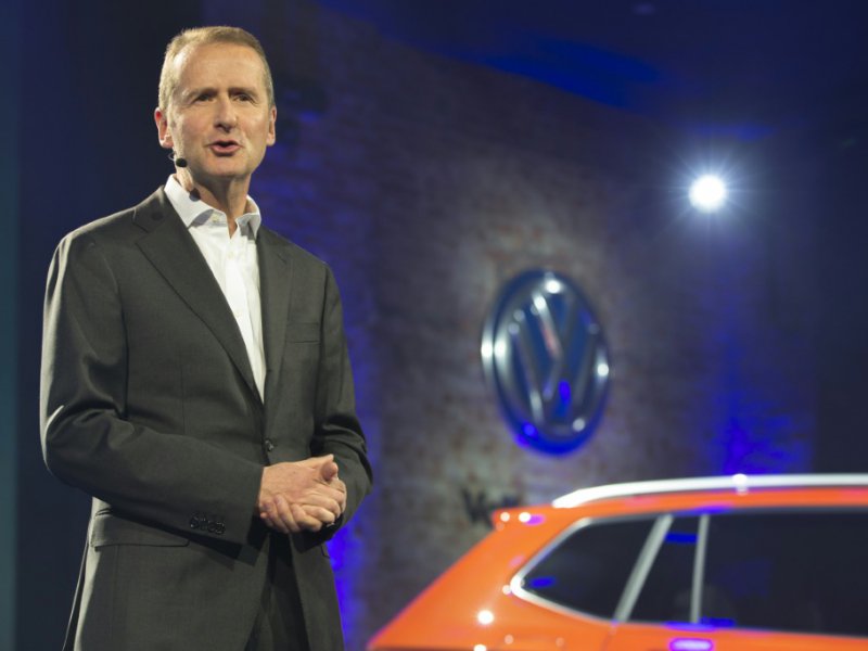 Le patron de Volkswagen, Herbert Diess, s'exprime à la veille de l'ouverture du salon international de l'automobile à Détroit (Michigan), le 8 janvier 2017 - Geoff Robins [AFP]
