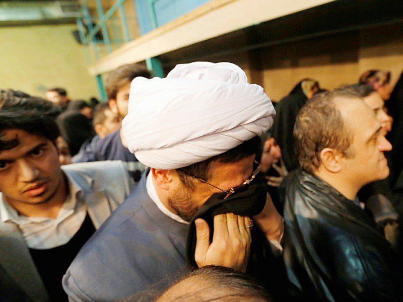 Des partisans de l'ayatollah Rafsandjani lors d'une cérémonie peu après le décès de l'ex-président iranien, le 8 janvier 2017 à Téhéran - ATTA KENARE [AFP]