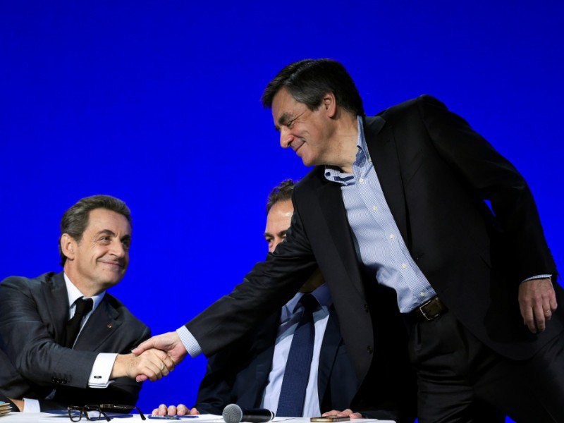 Nicolas Sarkozy et   François Fillon lors du conseil national des  Républicains le 13 février 2016 à Paris - LIONEL BONAVENTURE [AFP/Archives]