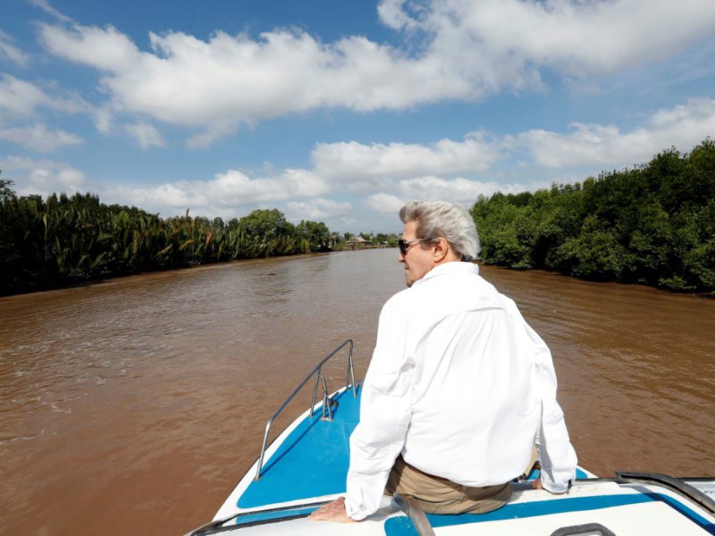 Le secrétaire d'Etat américain John Kerry sur le delta de la rivière Mekong le 14 janvier 2017 - Alex Brandon [POOL/AFP]