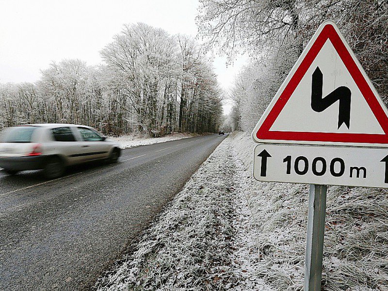 Une route verglacée le 1er janvier 2017 près de Reims - FRANCOIS NASCIMBENI [AFP/Archives]