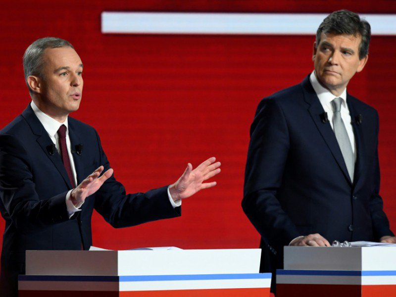 François de Rugy et Arnaud Montebourg lors du deuxième débat télévisé de la primaire du PS et de ses alliés, le 15 janvier 2017, à Paris. - bertrand GUAY [AFP]