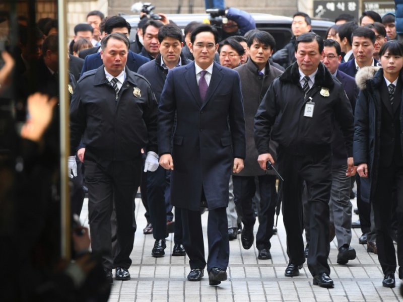 L'héritier de l'empire Samsung, Lee Jae-Yong, à son arrivée au tribunal le 18 janvier 2017 à Séoul - JUNG Yeon-Je [AFP]